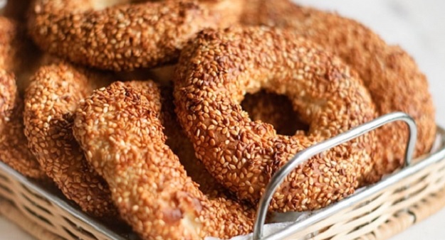 Kandil gecelerinin olmazsa olmazı; mis gibi mahlepli simit nasıl yapılır?