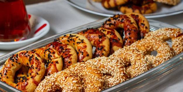 Kandil simidi tarifi nasıl yapılır? Ağızda dağılan, kıyır kıyır kandil simidi yapılışı