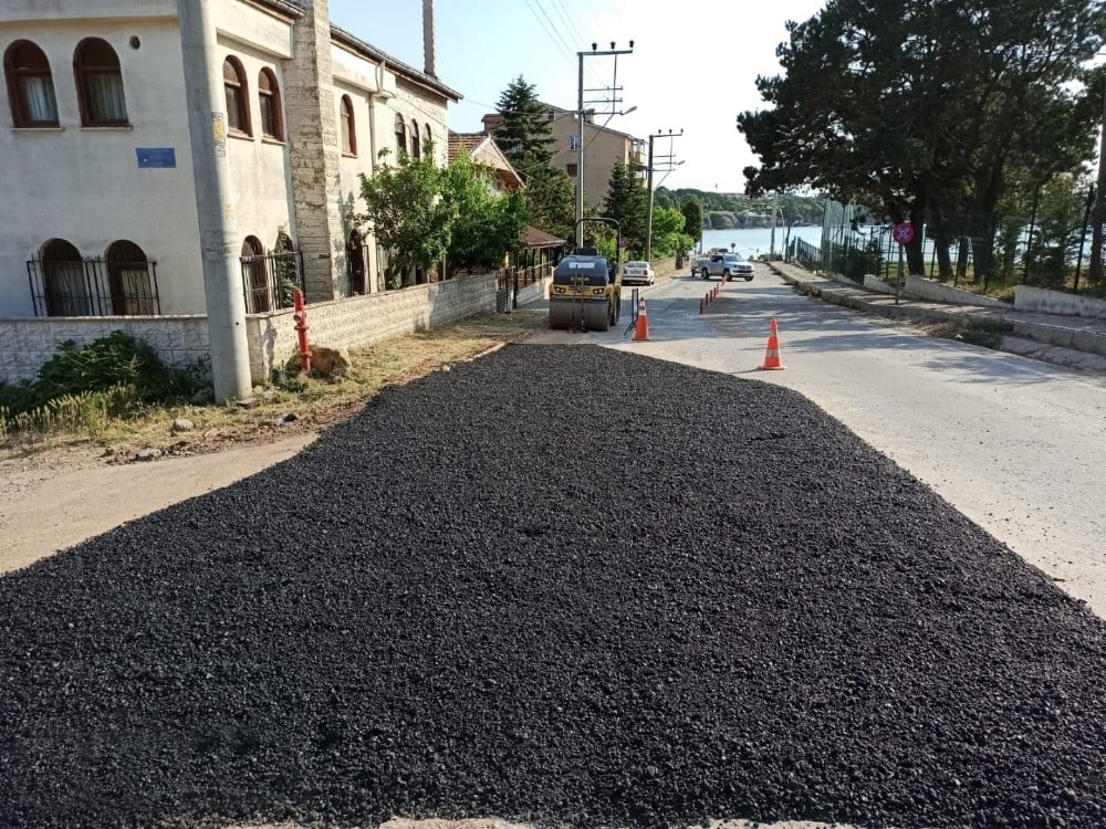 Kandıra plajlarına giden parke yollar yenileniyor 
