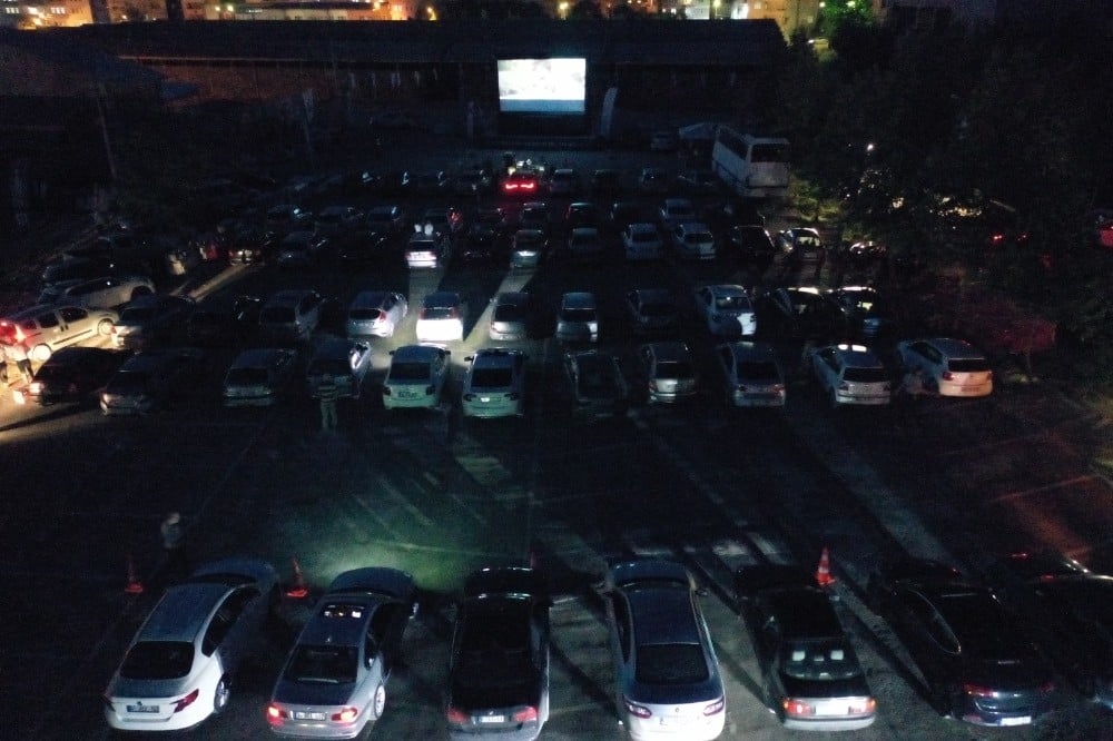 Kandıra’da arabada sinema keyfi yaşandı 