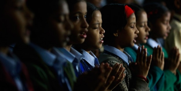 Kanlı baskının kurbanları için tören