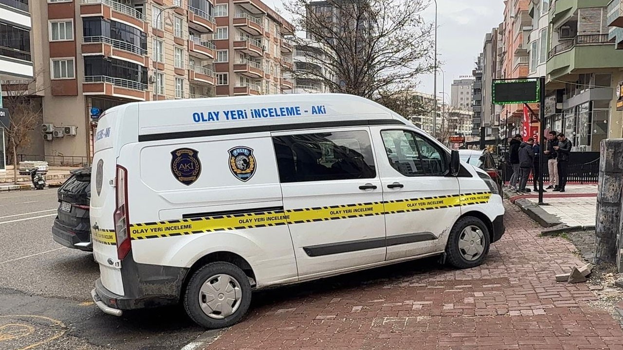 Kanlı kuyumcu soygunu bütün kenti karıştırdı: Polisi vurup altınlarla kaçtılar