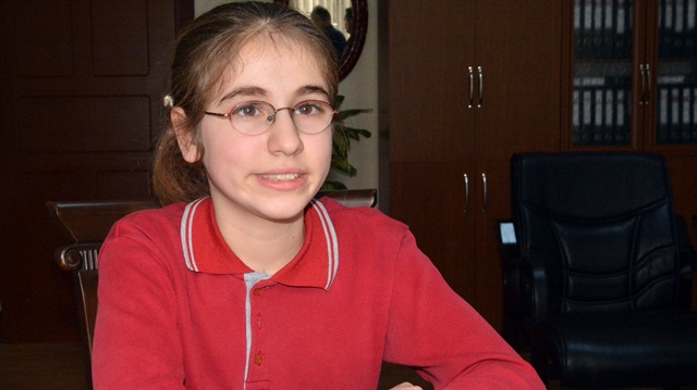 Kanser hastaları için saçlarını bağışladı