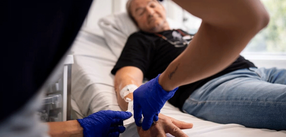 Kanser hastalarına büyük umut! İlk doz aşı yapıldı