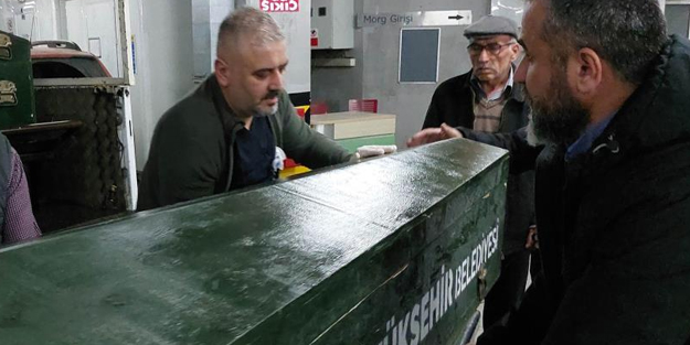 Kanser hastası kadın, babasını uykusunda baltayla öldürdü