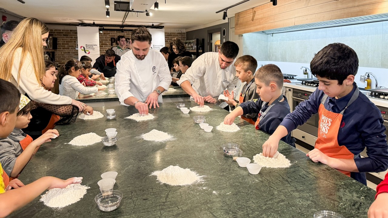 Kanser tedavisi gören çocuklar için özel etkinlik! Ünlü şeflerle pizza yaptılar