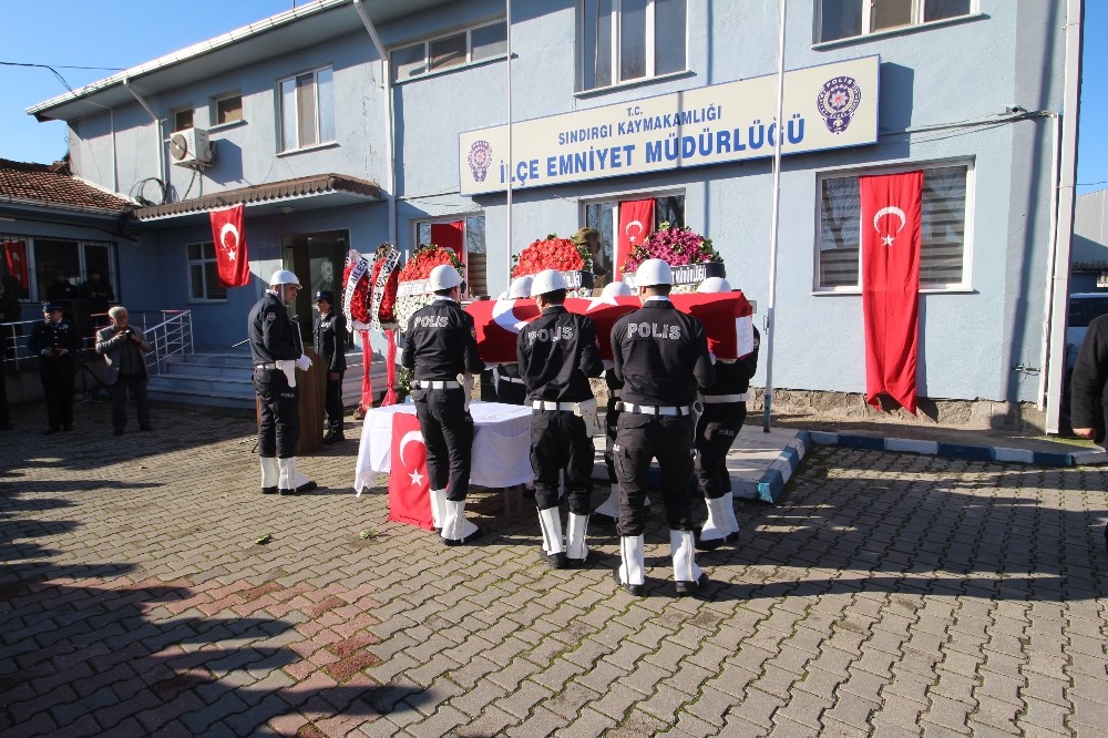 Kanserden hayatını kaybeden polis gözyaşlarıyla uğurlandı 