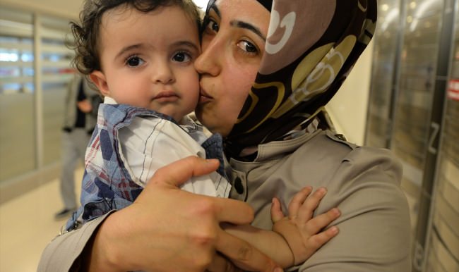 Kanseri bebeğinin sevgisiyle yendi