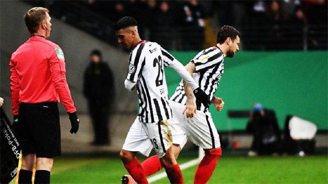 Kanseri yenen Russ sahalara döndü