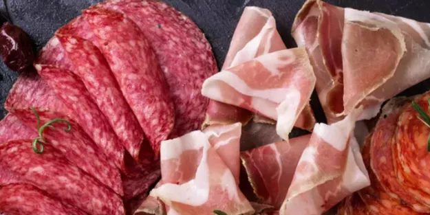 Kanserojen yiyecek ve içecekler nelerdir? Kansere savaş açan besinleri tüketin! Kanser riskini artıran faktörler