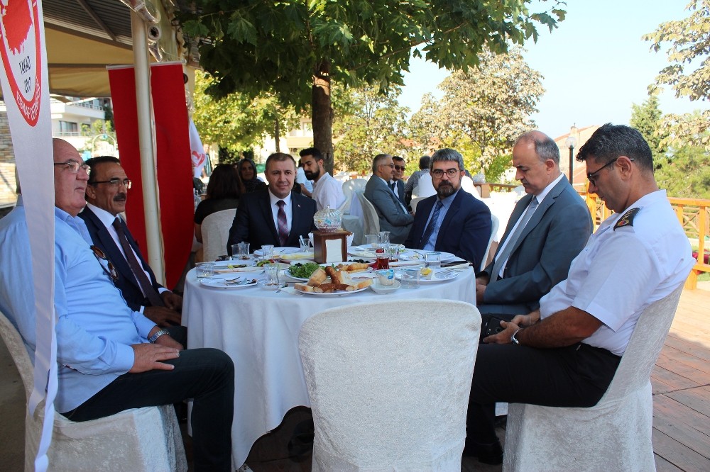 Kantinciler Federasyonu’ndan “logolu gıda”ya tepki 