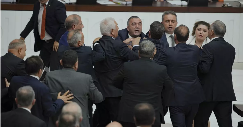 Kanun teklifi görüşmelerinde gerginlik!