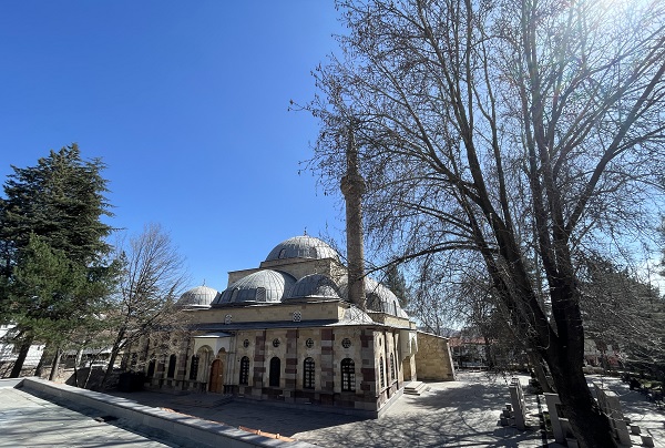 Bu cami asırlara meydan okuyor