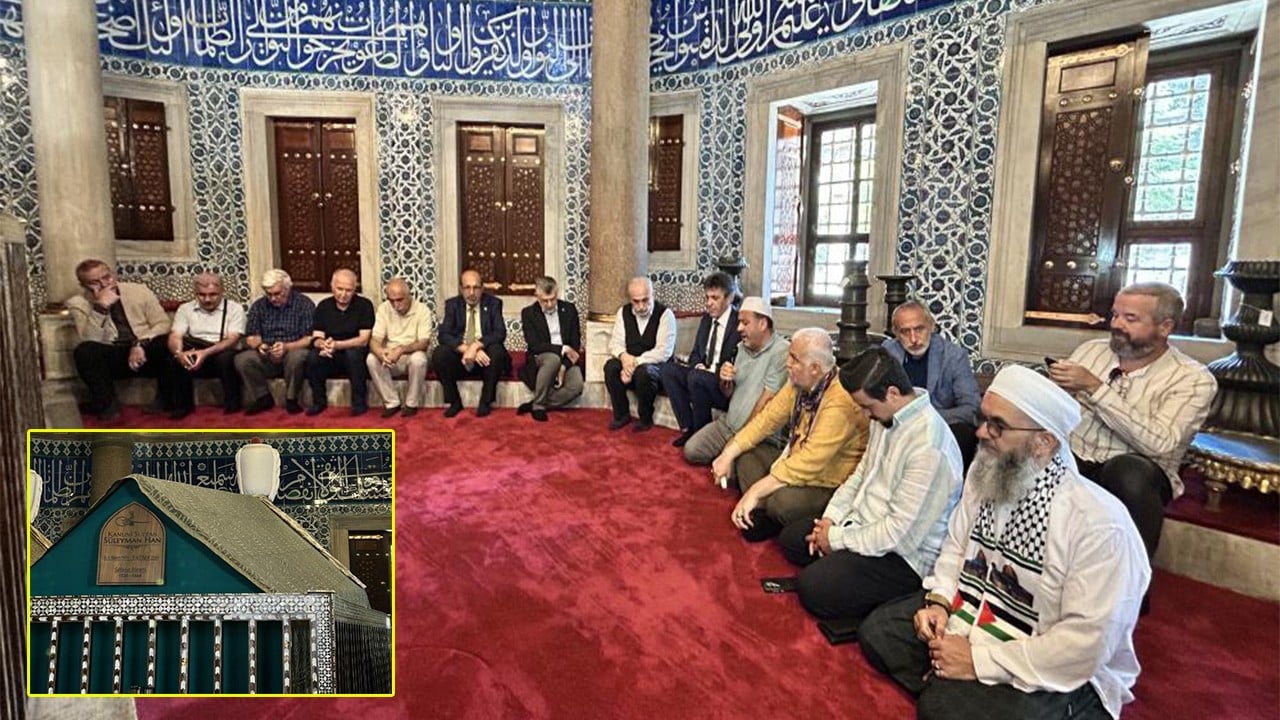 Kanunu Sultan Süleyman kabri başında dualarla anıldı