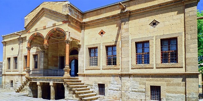 Kapadokya Üniversitesi öğretim üyeleri alıyor