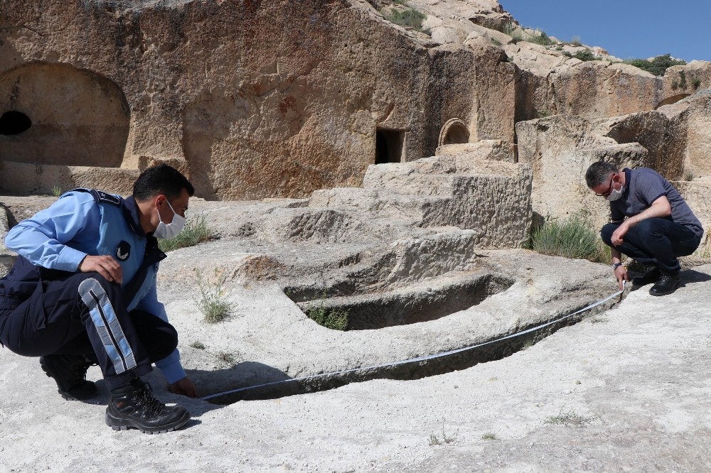 Kapadokya’da 2 bin yıllık mezar büyük ilgi çekiyor 