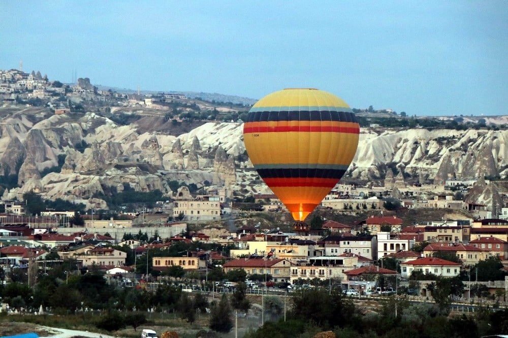 Kapadokya’da balonlar kartpostallık görüntüler oluşturdu 