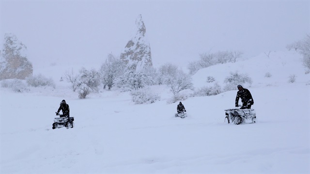 Kapadokya'da kar görsel şölen oluşturdu