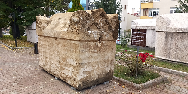 Kapağı önümüzdeki günlerde açılacak! Bahçe duvarı kazarken ilginç buluş