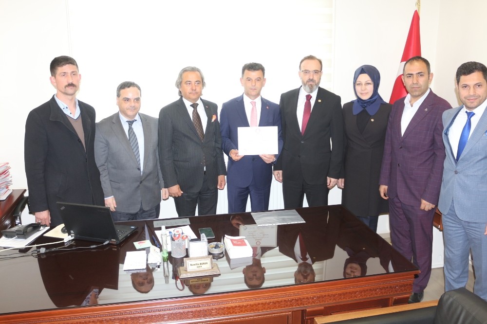 Kapaklı’nın ilk AK Parti’li başkanı mazbatasını aldı 