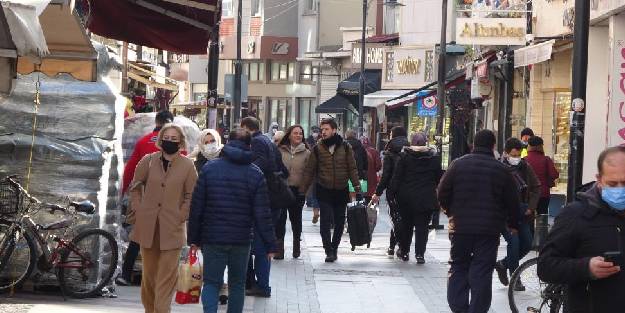 Kapalı alanlarda kalmak Covid-19 riskini arttırıyor