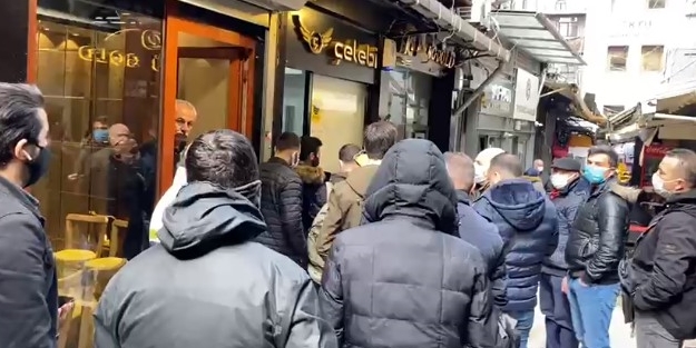 Kapalı Çarşı'da dolar kuyruğu!