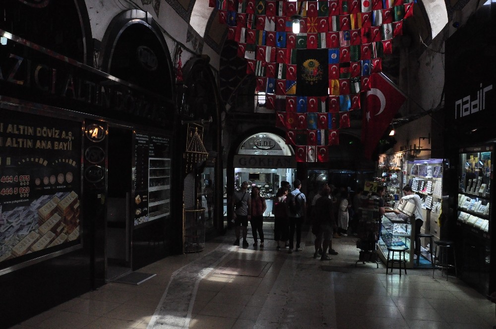 Kapalıçarşı karanlığa büründü 