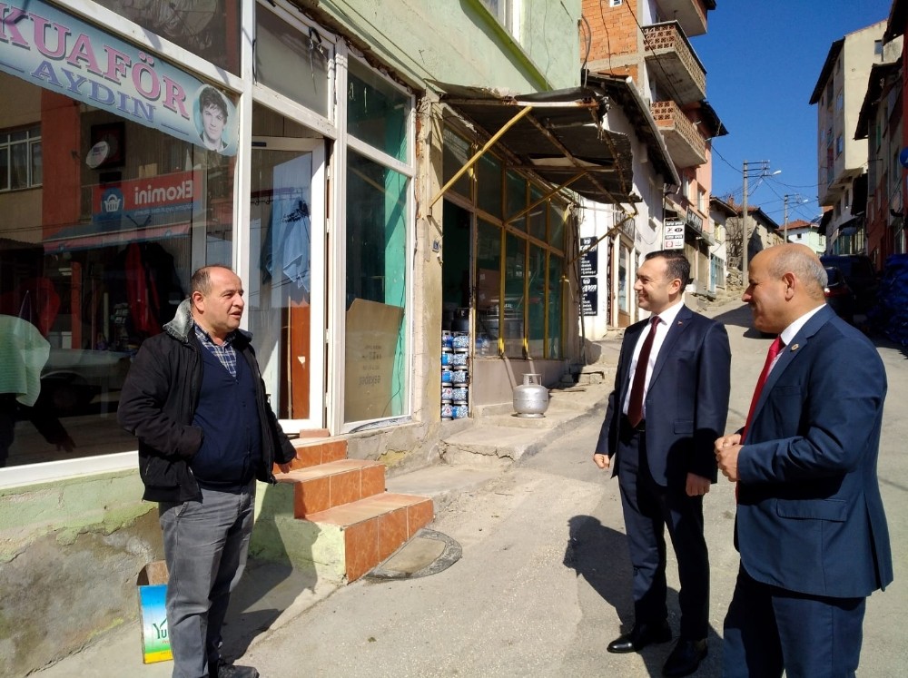 Kapı kapı dolaşarak korona virüsünü anlattılar 