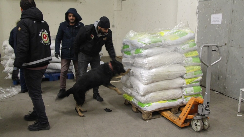 Kapıkule Gümrük Kapısı’nda 2 ton 70 kilogram esrar ele geçirildi 