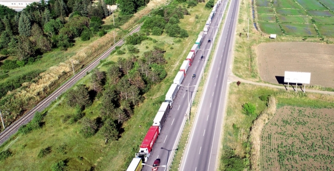 Kapıkule Sınır Kapısı'nda 22 kilometrelik TIR kuyruğu