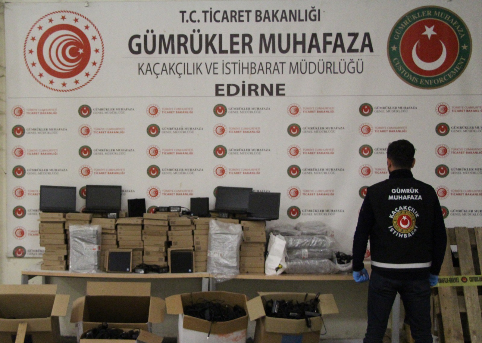 Kapıkule’de kaçak bilgisayar ve bilgisayar aksamı ele geçirildi!