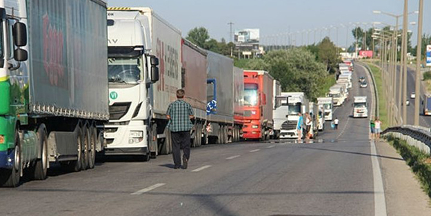 Kapıkule'de kriz! 13 kilometrelik kuyruk oluştu