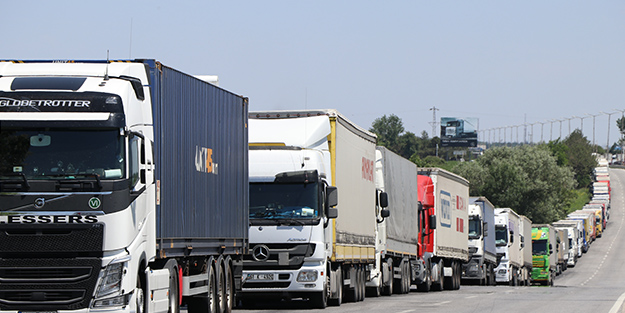 Kapıkule'de tır kuyruğu 12 kilometreye ulaştı