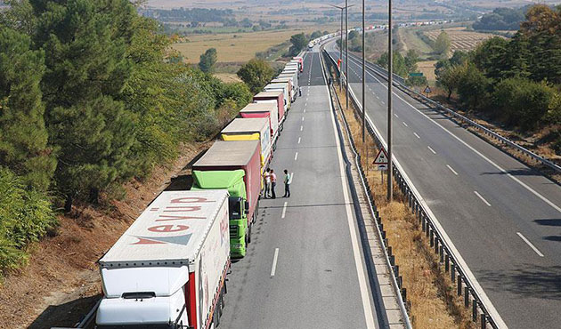 Kapıkule'de tır kuyruğu 25 kilometreyi buldu