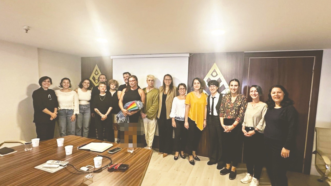 Kapılar homolara açıldı! Homoların hamisi CHP