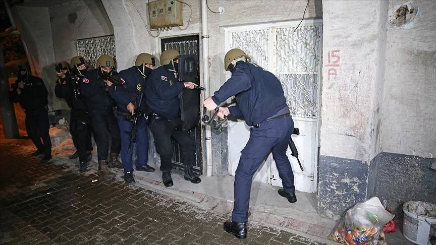Kapılar koçbaşı ile kırıldı! Adana ve İstanbul’da DEAŞ baskını: 14 gözaltı