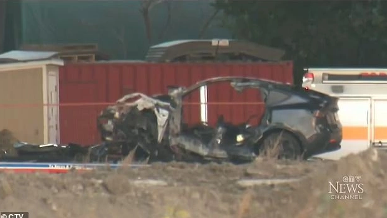 Kapıları arızalanan araç dört gence mezar oldu!