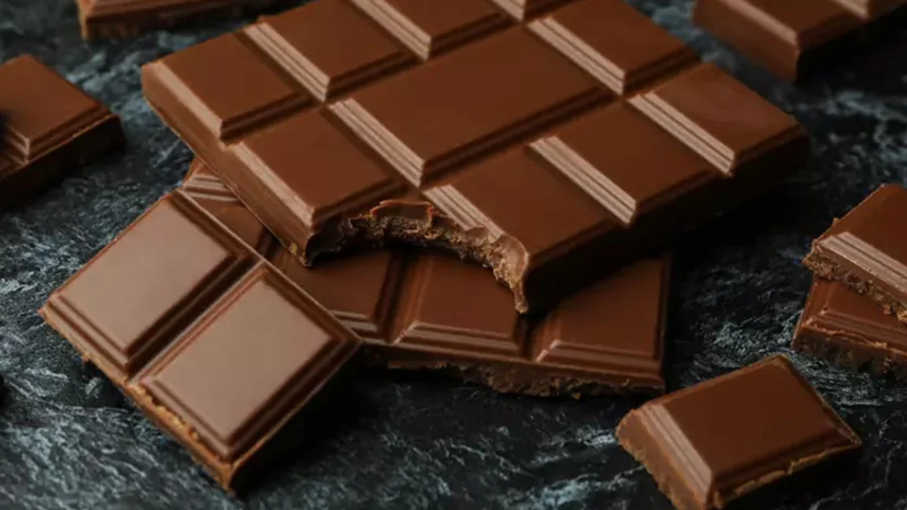 Kapış kapış satılan ünlü çikolatanın üretimi durdu! Sosyal medyada alarma geçildi: ‘Stoklayın!’ çağrısı