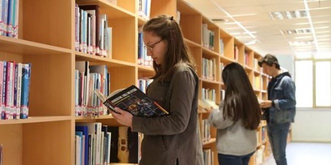 Kapısında kilit olmayan kütüphane