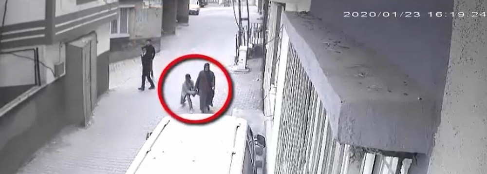 Kapkaç anı kamerada 