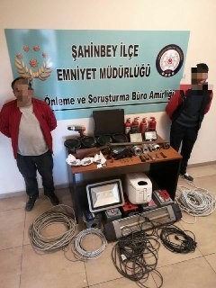 Kapkaç ve evden hırsızlık şüphelisi 4 şahıs yakalandı 
