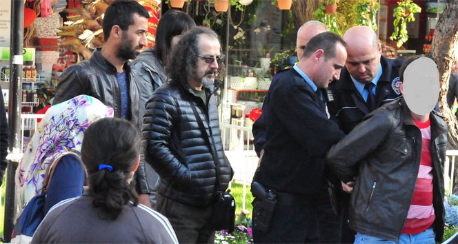 Kapkaççıyı vatandaşlar yakaladı