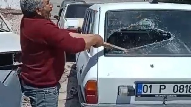 Kaportacıya kızdı, hıncını arabasından aldı