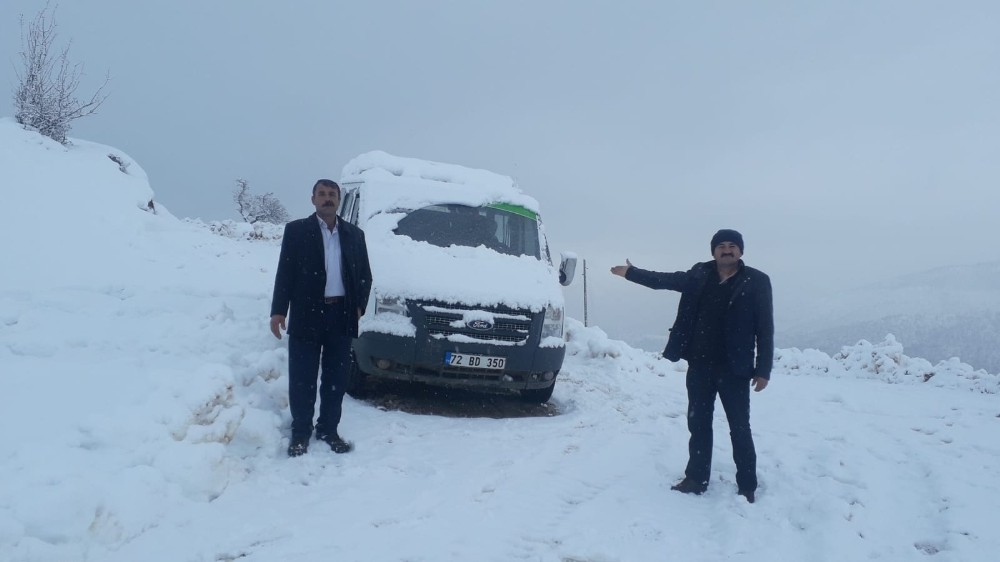 Kar altında kalan aracına 5 gün sonra kavuştu 