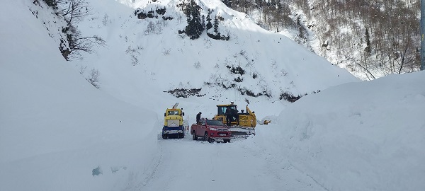 Kar altında kaybolan araç 4 günde bulundu