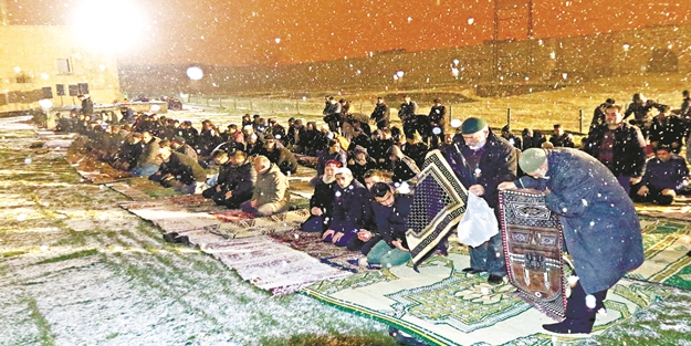 Kar altında Namaz
