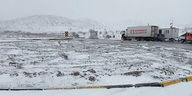 Kar Başkent'te kartpostallık manzaralar oluşturdu