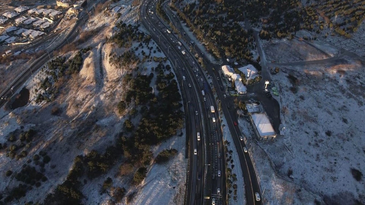 Kar durdu izi kaldı! İstanbul'da ender görülen manzara