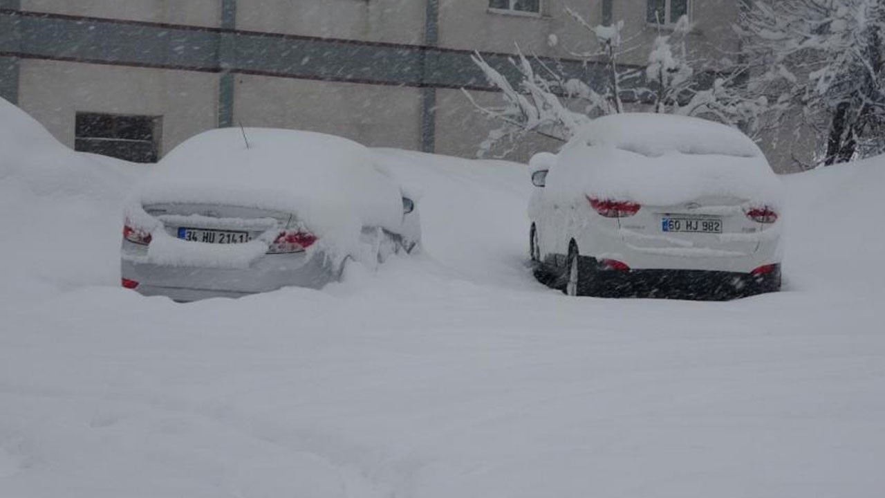 Kar esareti sürüyor! O ilimizde 111 köy yolu ulaşıma kapandı