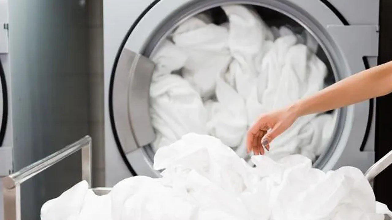 Kar gibi bembeyaz çamaşırların püf noktası!